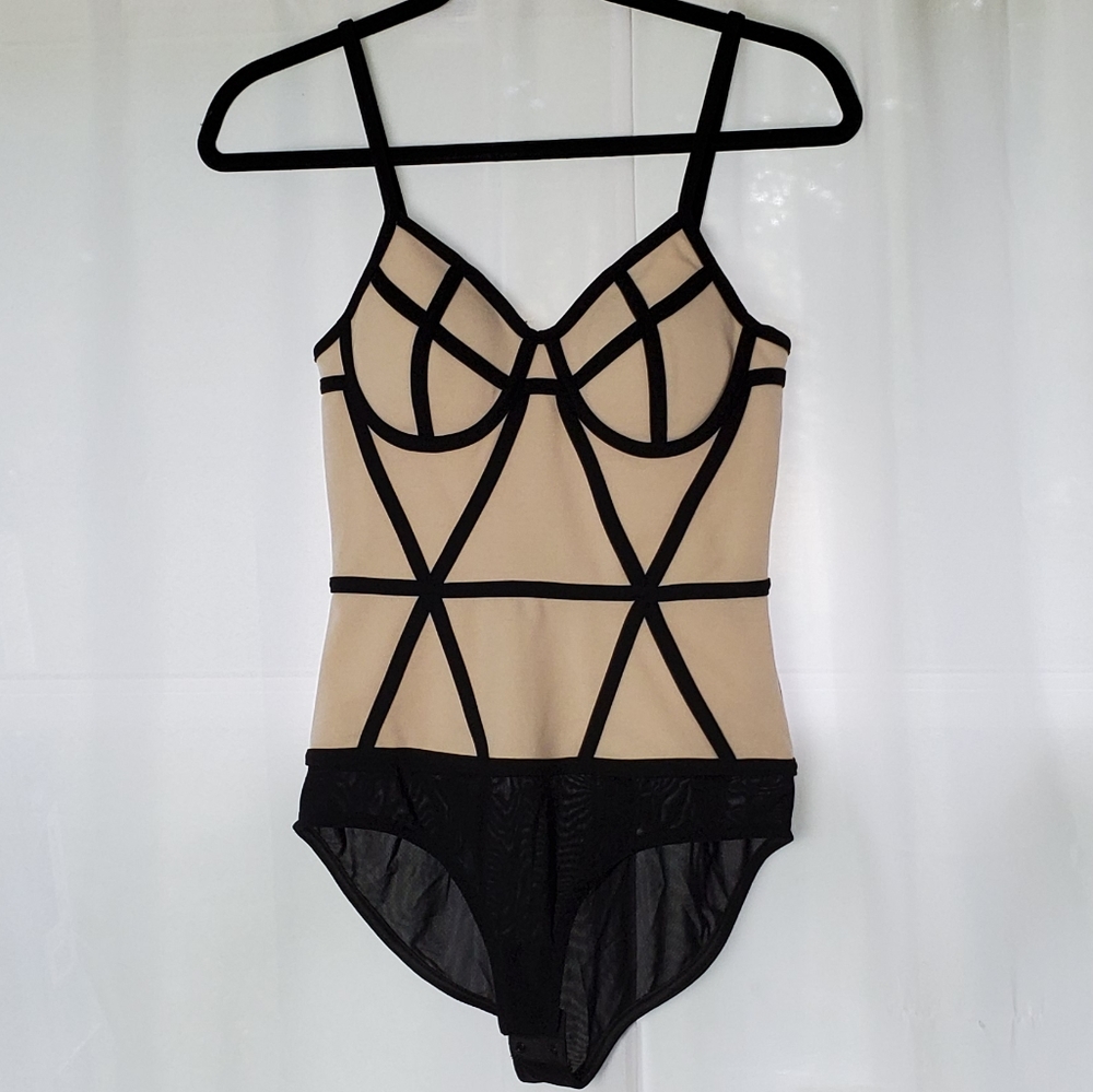 🌷 F21 cream bodysuit